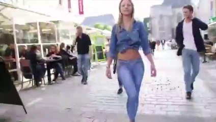 BUZZ - Elle se balade avec un jean en trompe l'oeil