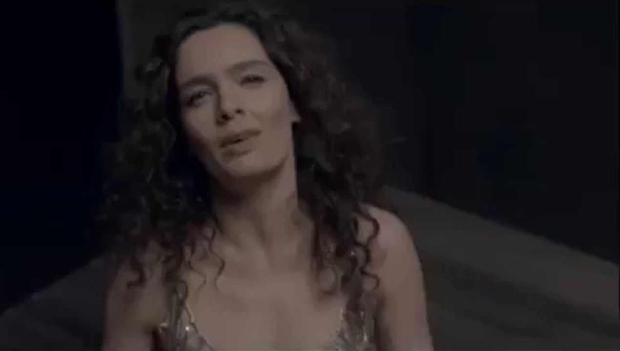 Nil Karaibrahimgil - Ben Buraya Çıplak Geldim