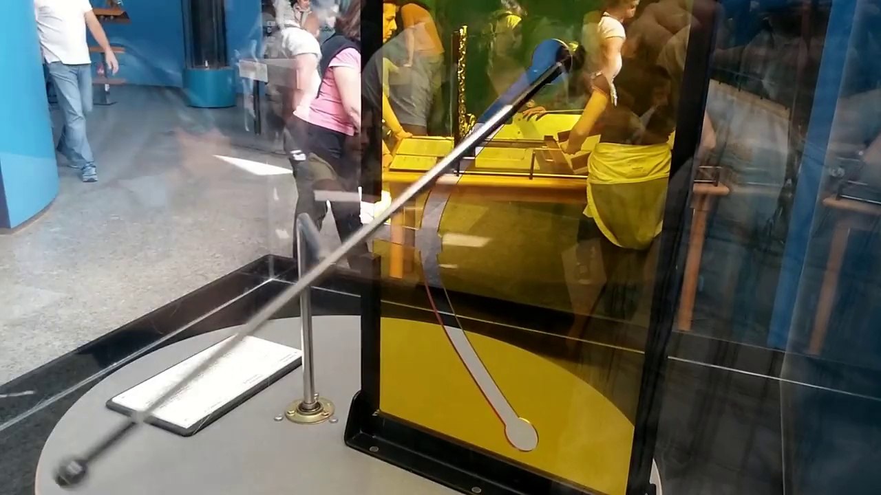 Comment faire passer un tube droit dans un trou courbé... Magique!