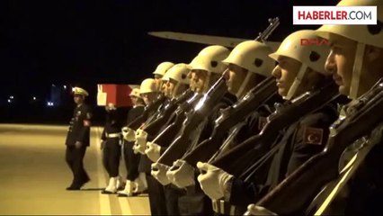 Çanakkaleli Şehide Havalimanında Karşılama