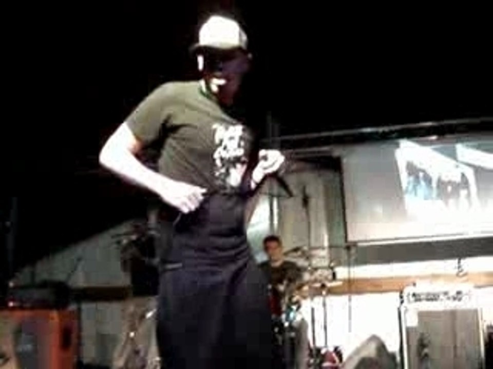 And the hero will drown (&max)