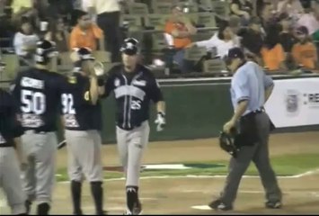 Home Run de Victor Mendoza de Sultanes de Monterrey (03-04-2014)