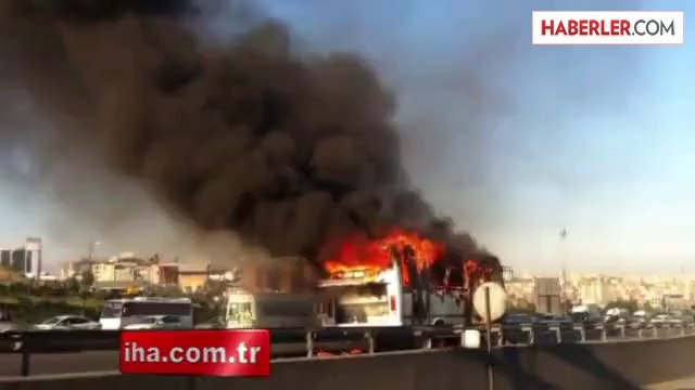 Tem Otoyolu'nda Yolcu Minibüsü Alev Alev Yandı