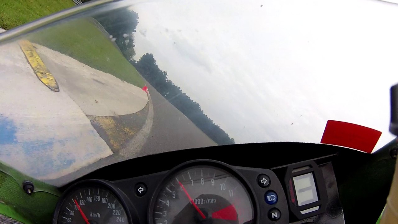 Un tour en ZX9R sur lecircuit de Haute Saintonge