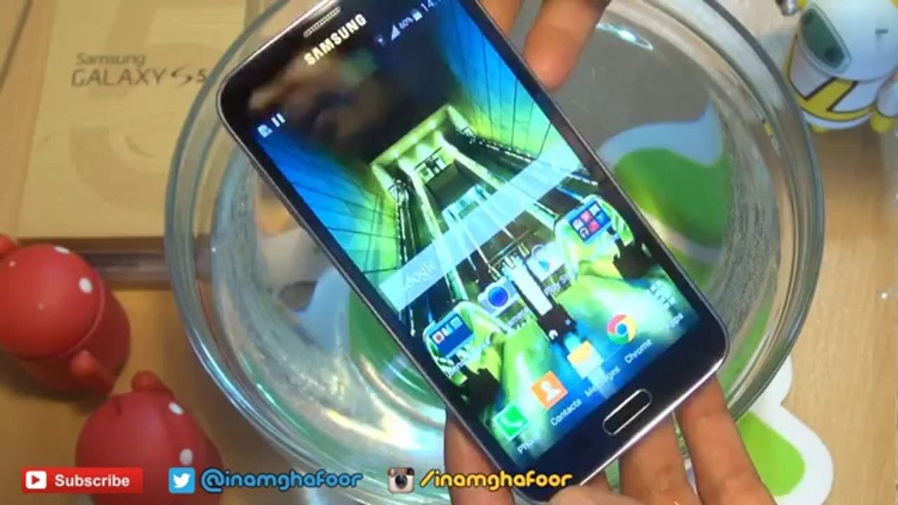 Samsung Galaxy S5 Water Test Waterproof for how long (UrduPoint.com)