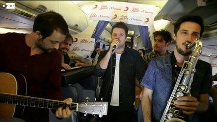 Dani  Martín anima el vuelo con los temas de su gira