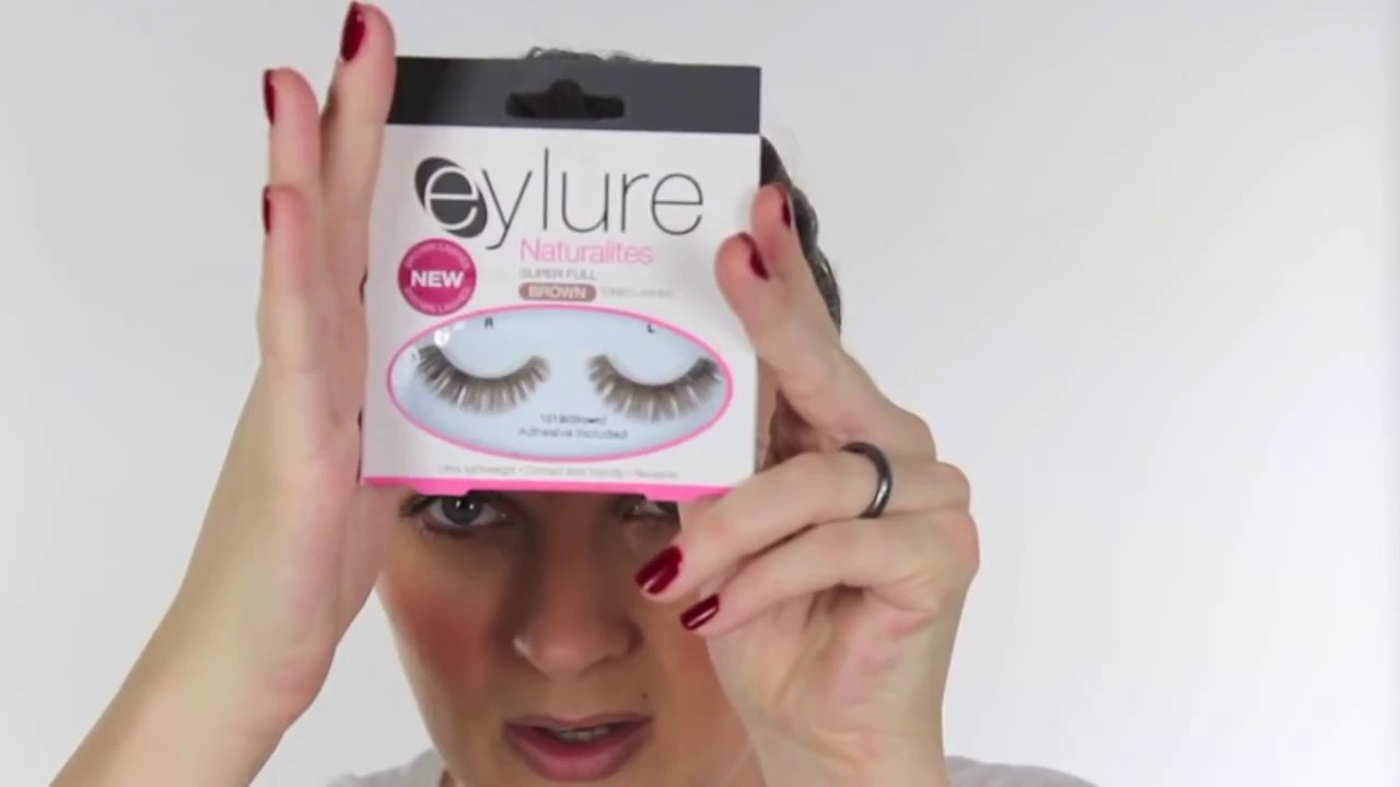 HOW TO APPLY FALSE LASHES