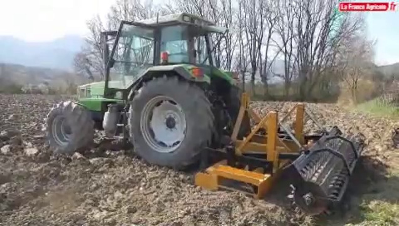 Travail du sol : un outil porté non animé pour reprendre le labour