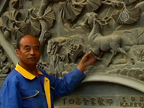 Уникальные скульптуры из синего кирпича делает китайский мастер