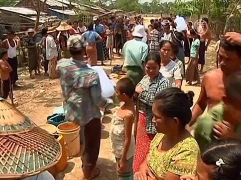 Жителям Мьянмы не хватает питьевой воды