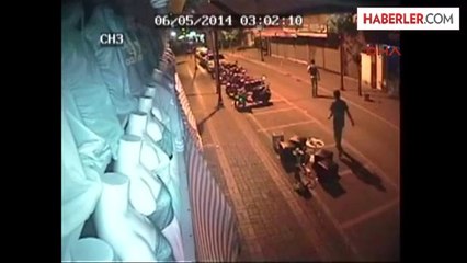 Turistin Çantasını Çalan Hırsızlar Polisten Kaçamadı