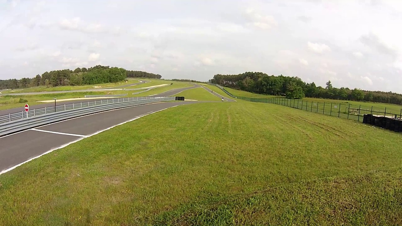 Passage Loïc en FZ8 à Haute Saintonge