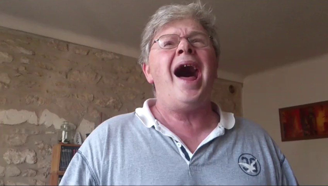 chanteur de jazz. Michel Sardou.