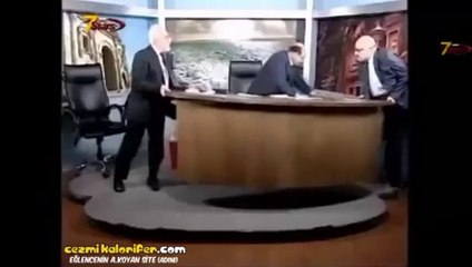 Canlı Yayında Çıkan Kavgaya Masanında Müdahil Olması