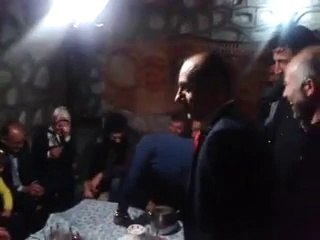 Uğur Işılak'a Çaydanlık Şakası Yapmaya Çalışmak