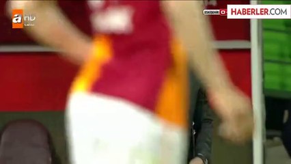 Galatasaray - Eskişehirspor Maçında Sahaya Meşale Yağdı