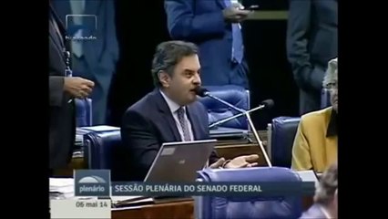 Aécio Neves mais uma vez cala os petistas e assina CPI