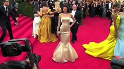 Kendall Jenner porte une robe Topshop au Met Ball