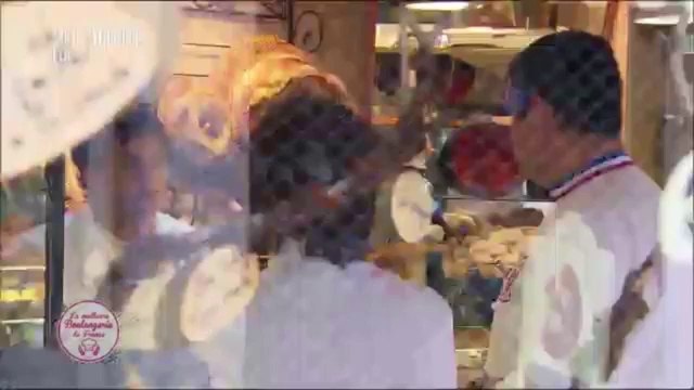 Un Chat se prends une porte -La meilleure boulangerie de France- (M6)