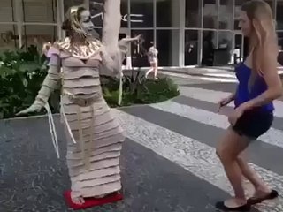 don't tease the statue.