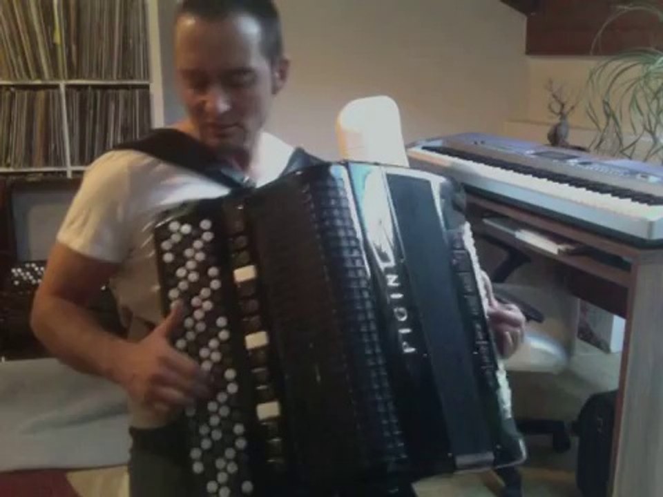 Astor Piazzola Oblivion (accordion)(360p_H.264-AAC)