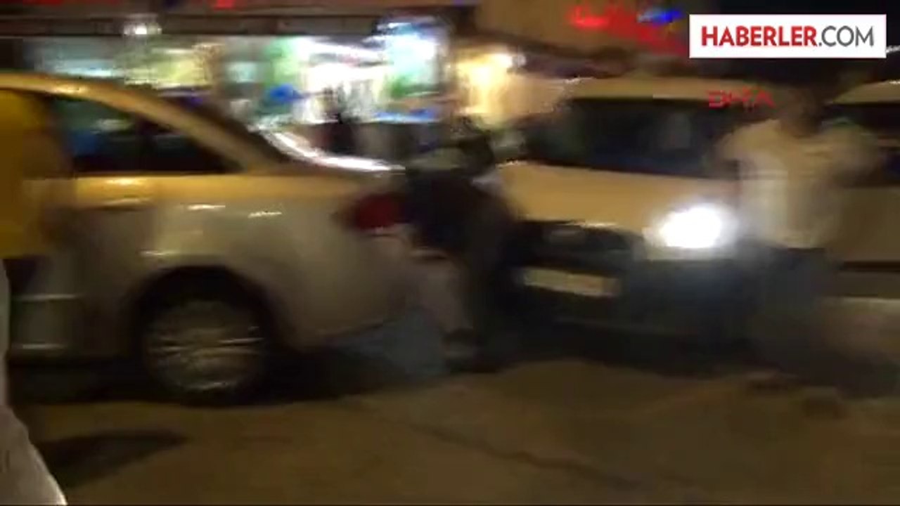 Dışarda Gaz Bombası, Havai Fişek ; İçerde İskambil Oyunu