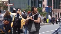 Polis şiddetine karşı flütlü protesto!