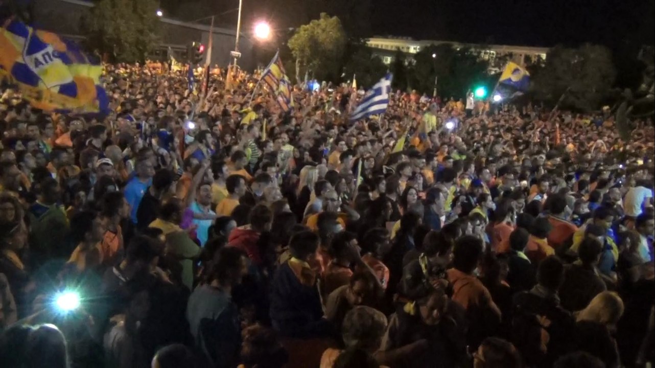Συνθήματα πριν την άφιξη του λεωφορείου