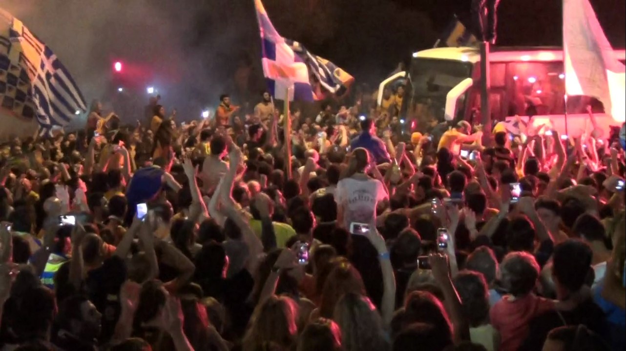 H άφιξη του λεωφορείου στο σωματείο