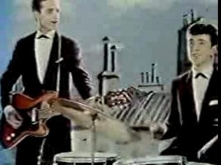 LES CHAUSSETTES NOIRES