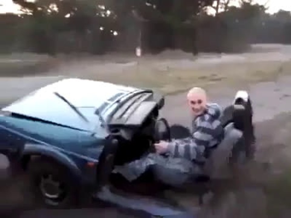 Taksiyi kesmişler can çekişiyo yok boyle araba