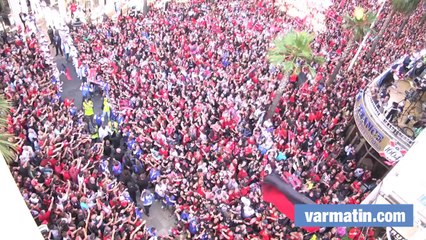 Les joueurs du RCT font leur entrée dans la rade de Toulon