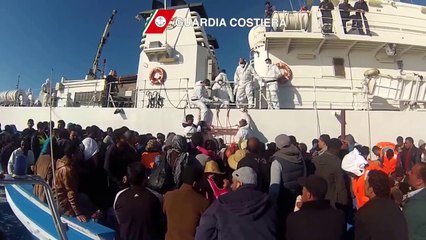 Sicilia - Migranti nave Peluso (31.05.14)