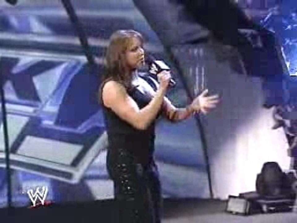 Stephanie McMahon announces to divas