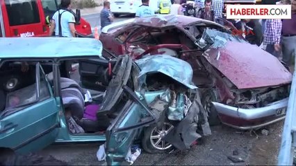 2 Otomobil Kafa Kafaya Çarpıştı: 2 Ölü, 3 Yaralı