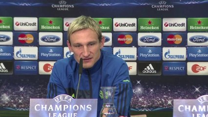 Hyppia sees little difference between Moyes and Ferguson