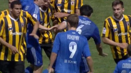 Mass brawl ends with 4 red cards!