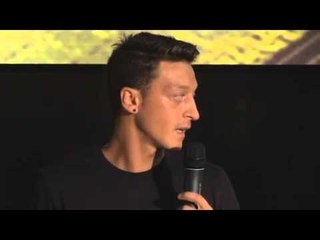 Real Madrid, Ozil: 'Felice qui, non vado via'