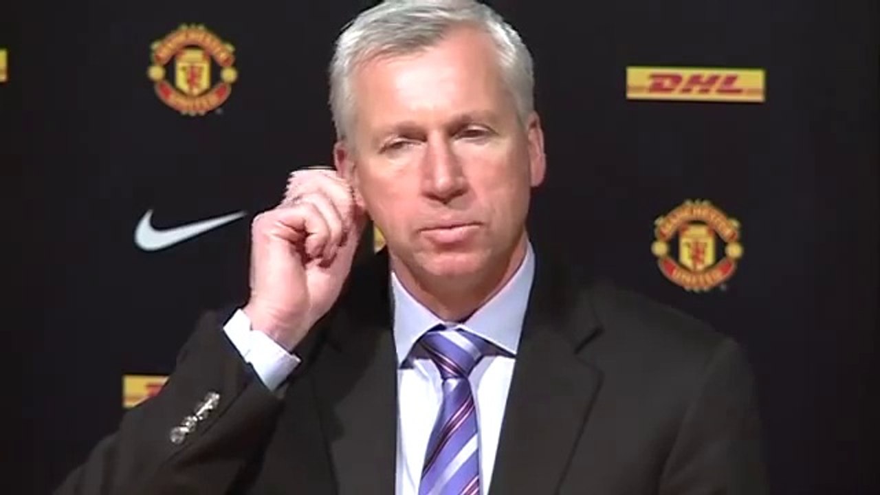 Man Utd 1-1 Newcastle - Dubious Ba penalty and deserved point - Pardew  | Premier League 2011-12