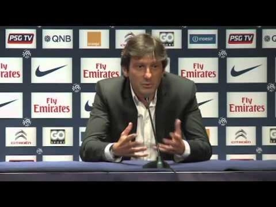 VIDEO Il PSG presenta anche Van der Wiel