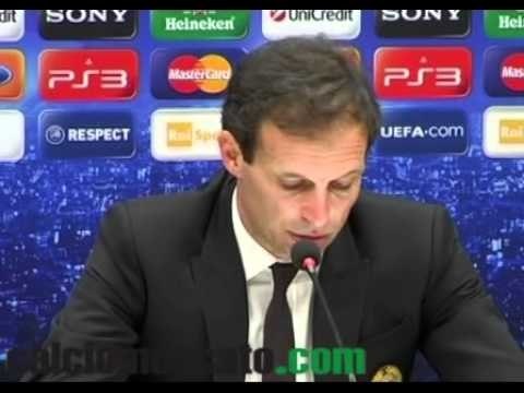 Berlusconi: 'Qualche osservazione sul gioco'. Allegri: 'Ha ragione'. VIDEO