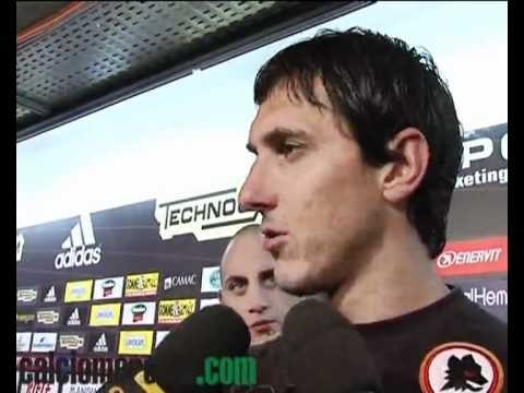 Roma, Burdisso:|'Scudetto, ci siamo anche noi' VIDEO