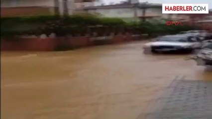 Sağanak Yağmur Biga'da Hayatı Felç Etti