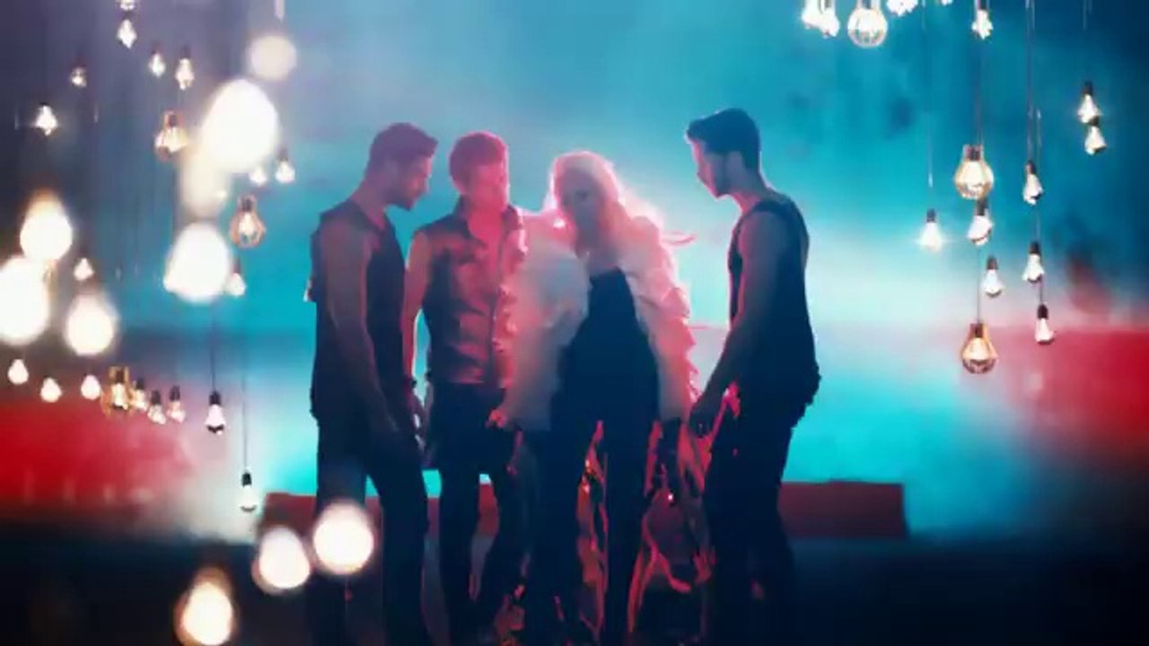 Ara Sıcak (Ajda Pekkan feat. Ozan Çolakoğlu)