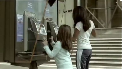 Siz ne yaparsanız çocuğunuzda onu yapar...