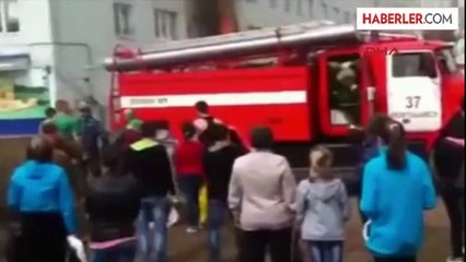 İki Çocuğunu Yangından Kurtarmak İçin Dördüncü Kattan Attı