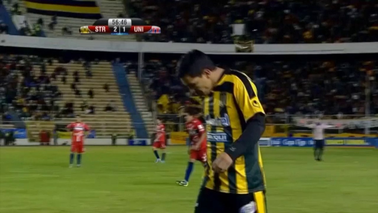 Bolivien: balljunge rettet hund vor spieler