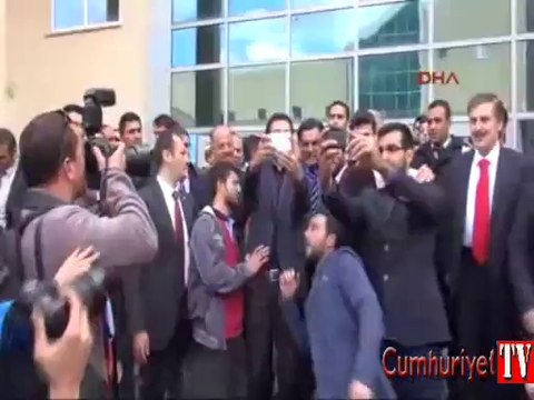 Haşim Kılıç, öğrencilerle selfie çektirdi