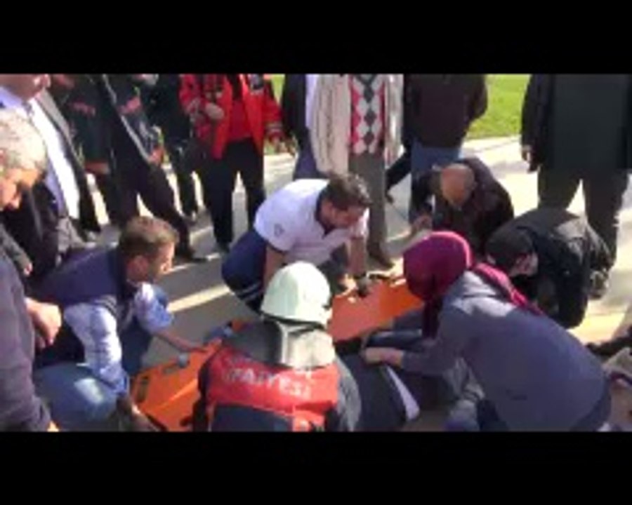 Karşı şeride geçen otomobil, 6 araca çarparak durabildi