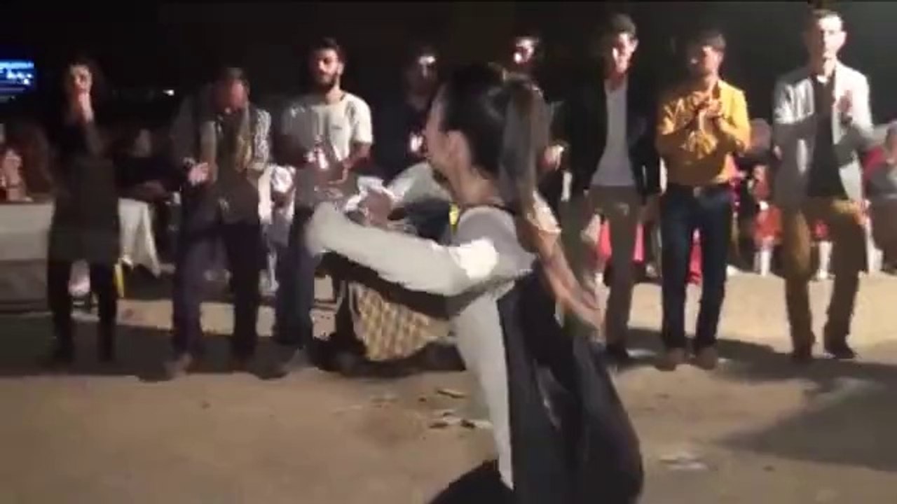 Kürt Kızı Süper Halay Çekiyor